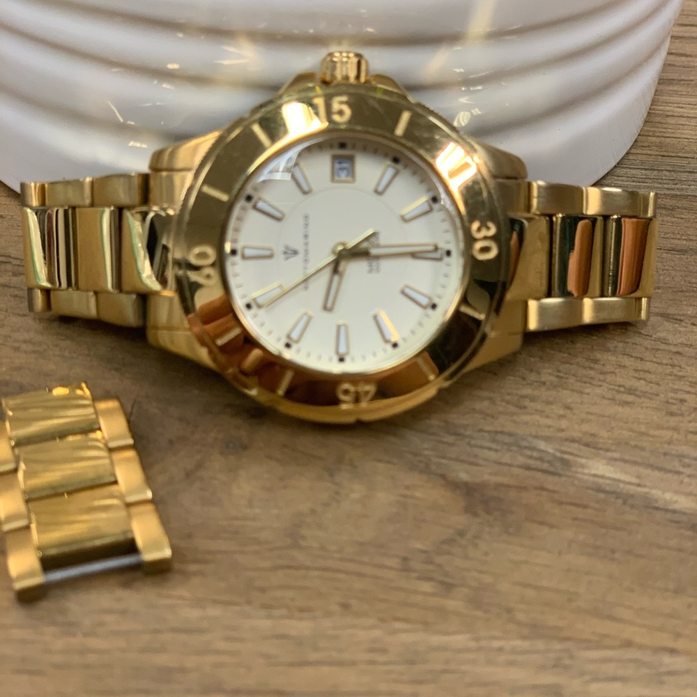 Gold watch - Picture 2 of 3